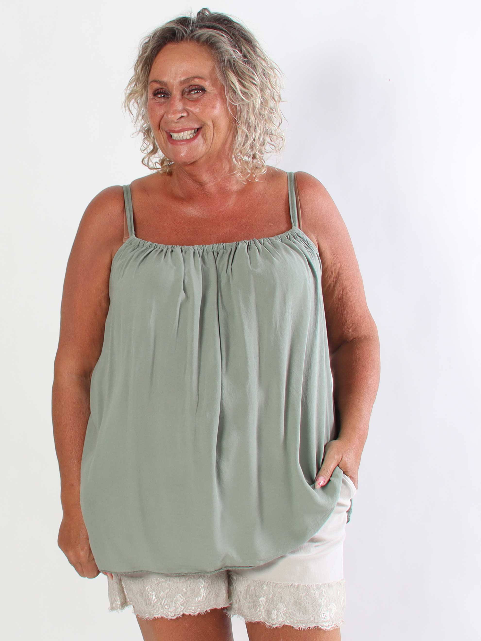 Sunshines Top - Let og luftig plus size top i viskose